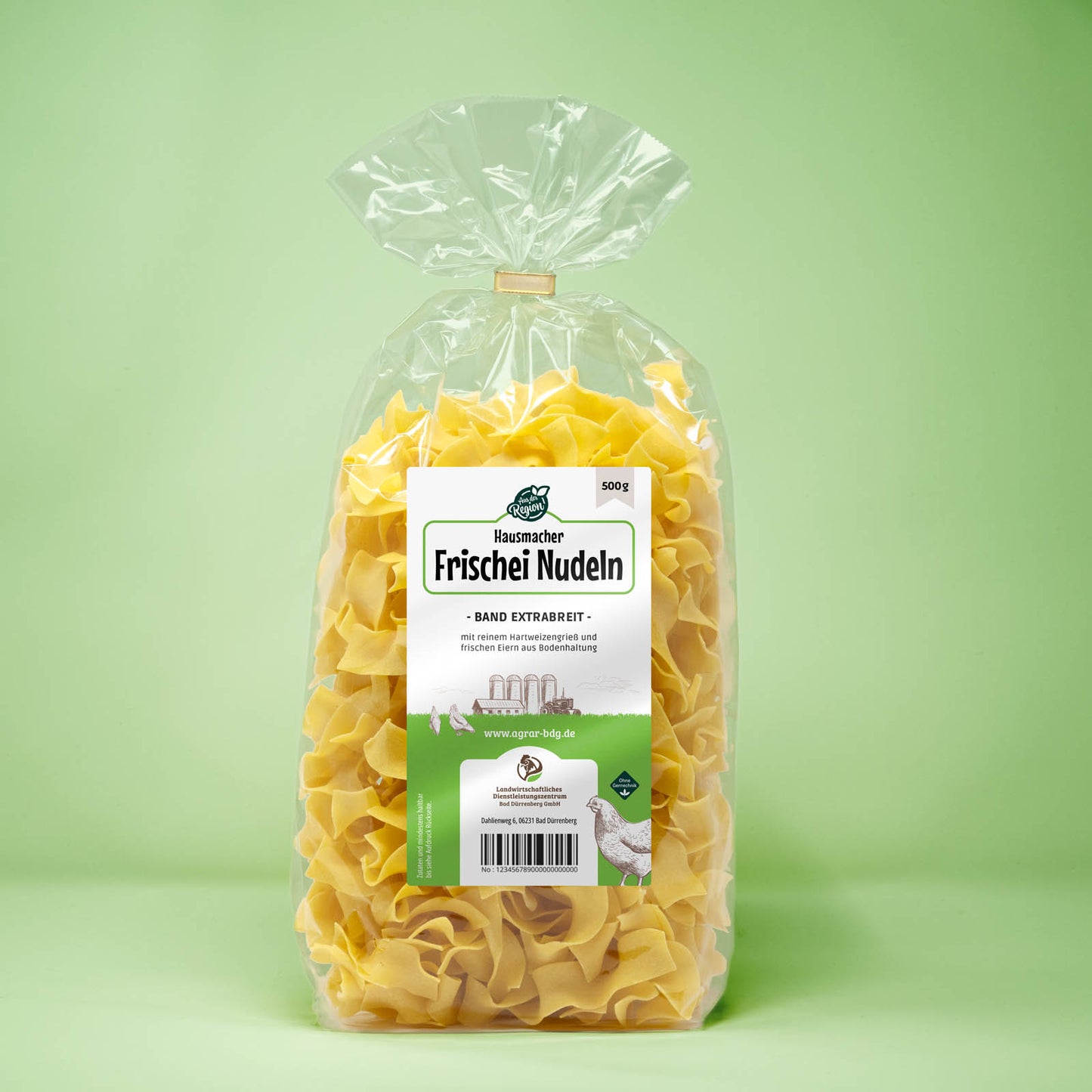 Frontalansicht von Hausmacher Frischei Bandnudeln extrabreit 500 Gramm in einer Plastiktüte mit Etikett.