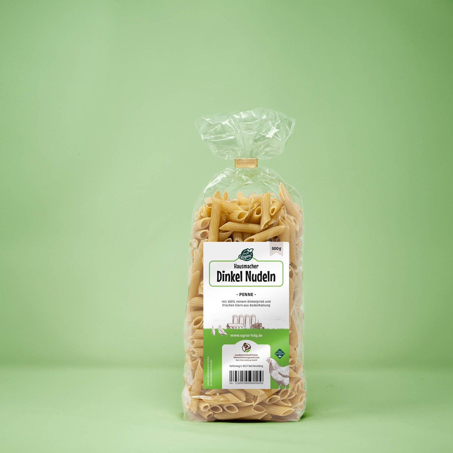 Frontalansicht von Hausmacher Dinkel Nudeln Penne 500 Gramm in einer Plastiktüte mit Etikett.