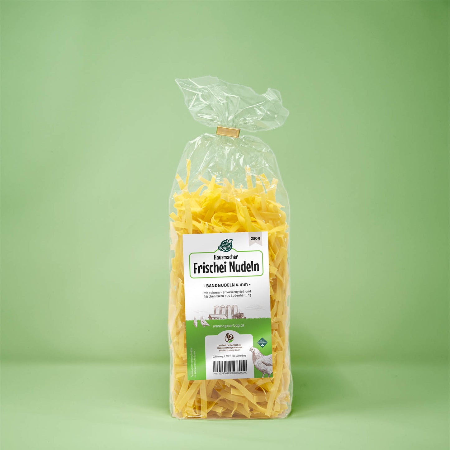 Frontalansicht von Hausmacher Frischei Bandnudeln 4 mm 250 g in einer Plastiktüte mit Etikett.