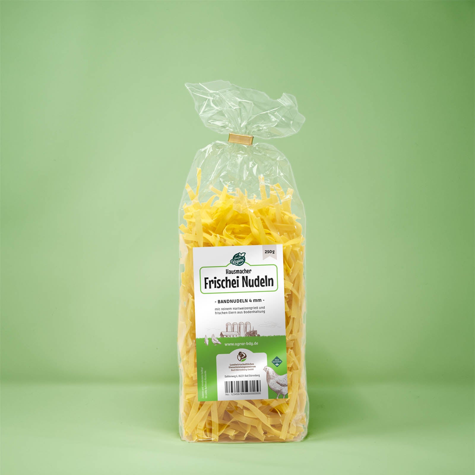 Frontalansicht von Hausmacher Frischei Bandnudeln 4 mm 250 g in einer Plastiktüte mit Etikett.