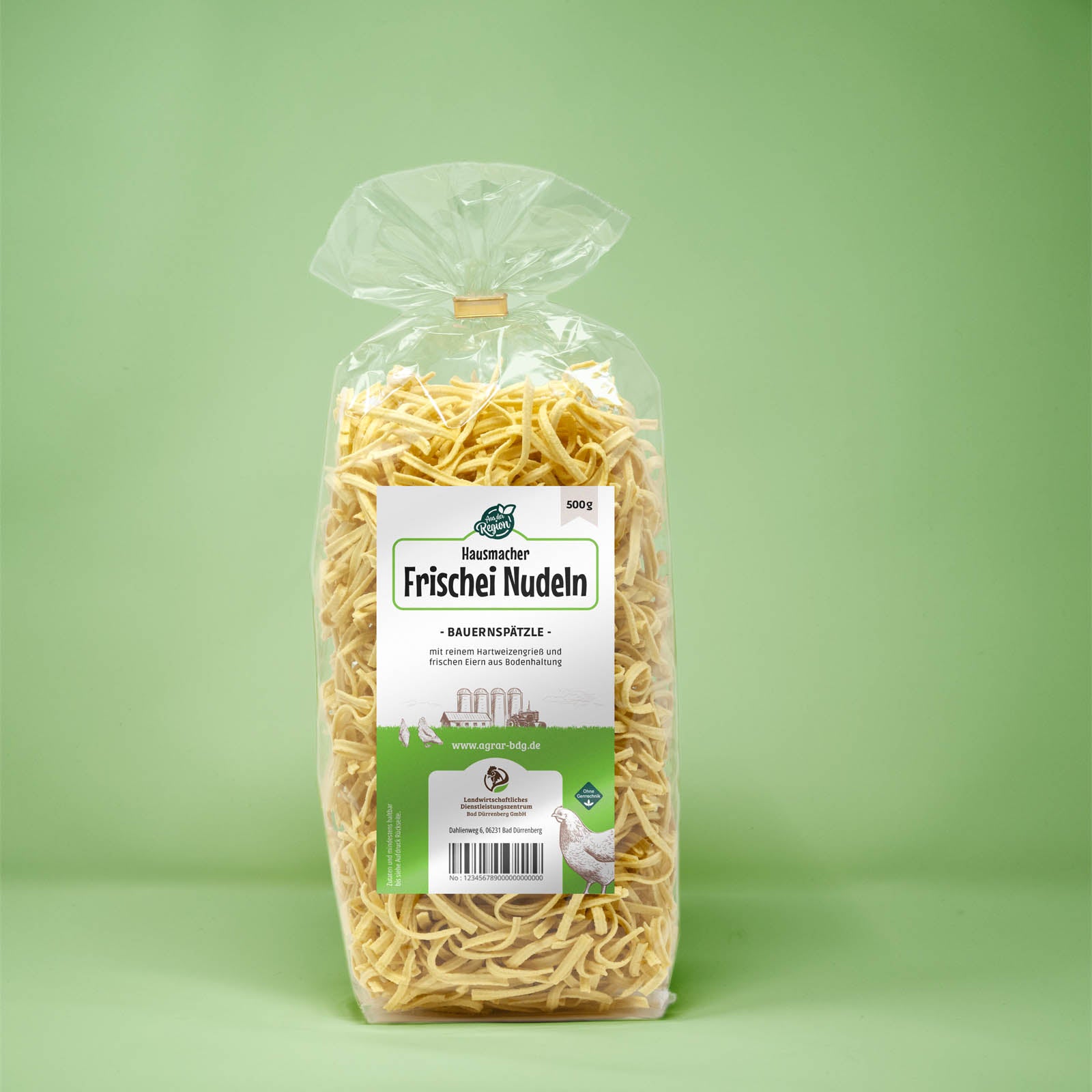 Frontalansicht von Hausmacher Frischei Bauernspaetzle 500 Gramm in einer Plastiktüte mit Etikett.