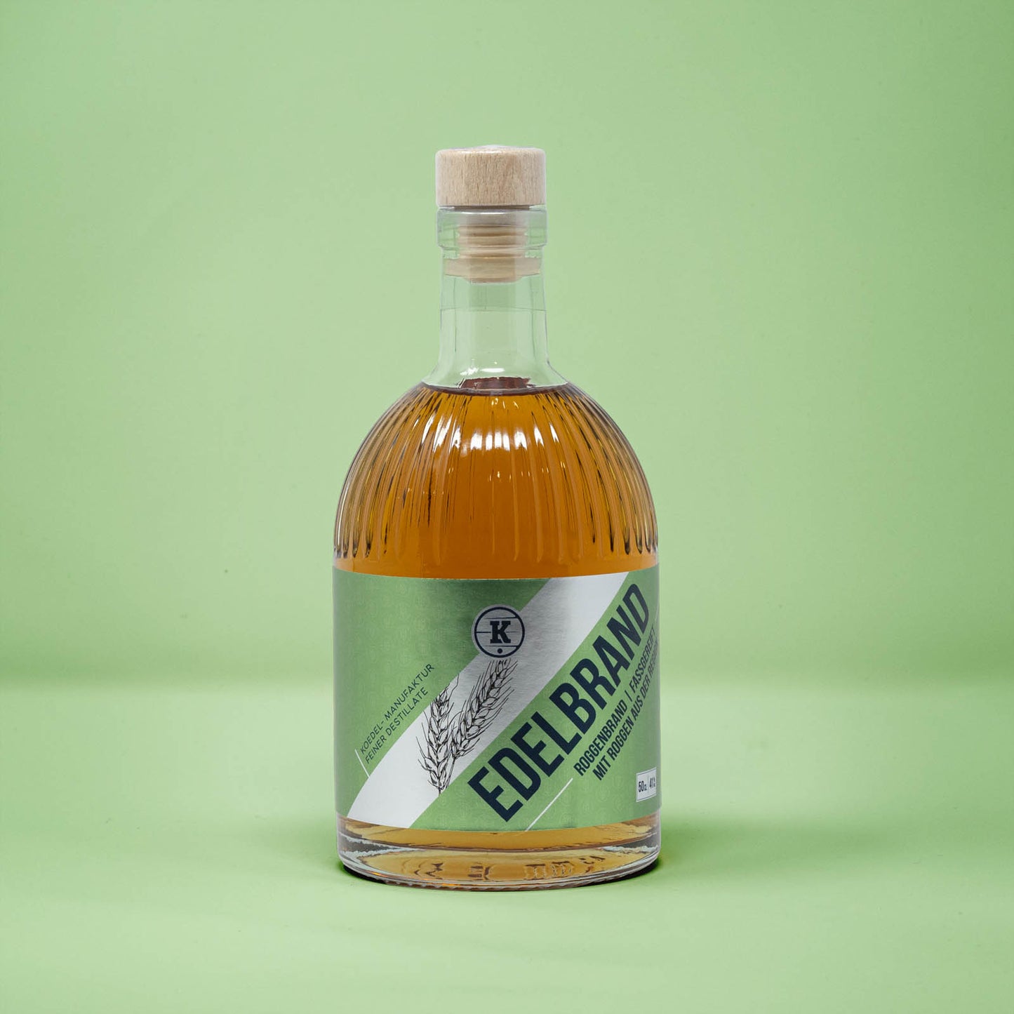 Frontalansicht von Bad Duerrenberger Edelbrand Roggen 500 Milliliter in einer Glasflasche mit Etikett.