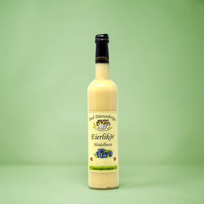 Frontalansicht von Bad Duerrenberger EierlikoerHeidelbeere 500 Milliliter in einer Glasflasche mit Etikett.