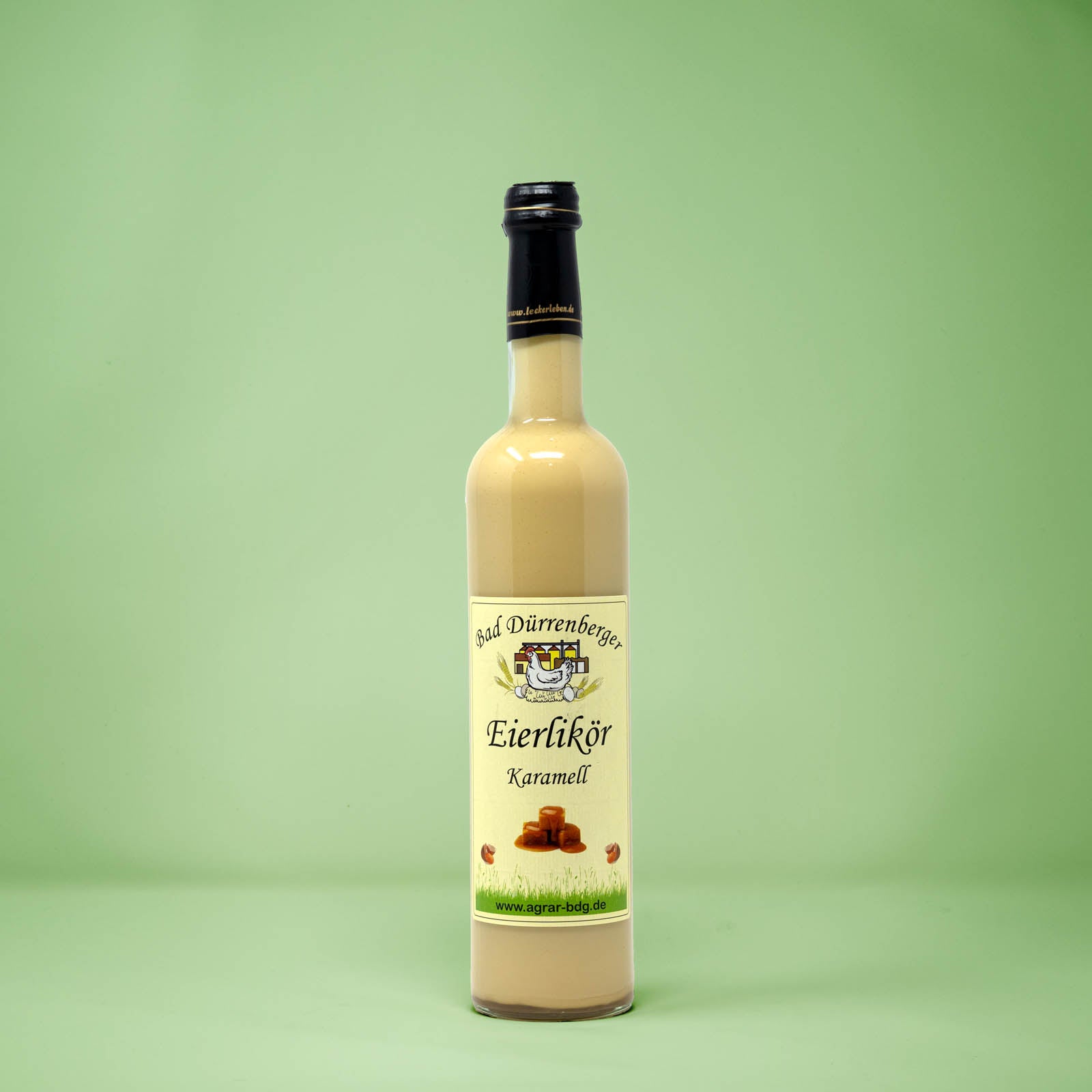Frontalansicht von Bad Duerrenberger Eierlikoer Karamell 500 Milliliter in einer Glasflasche mit Etikett.
