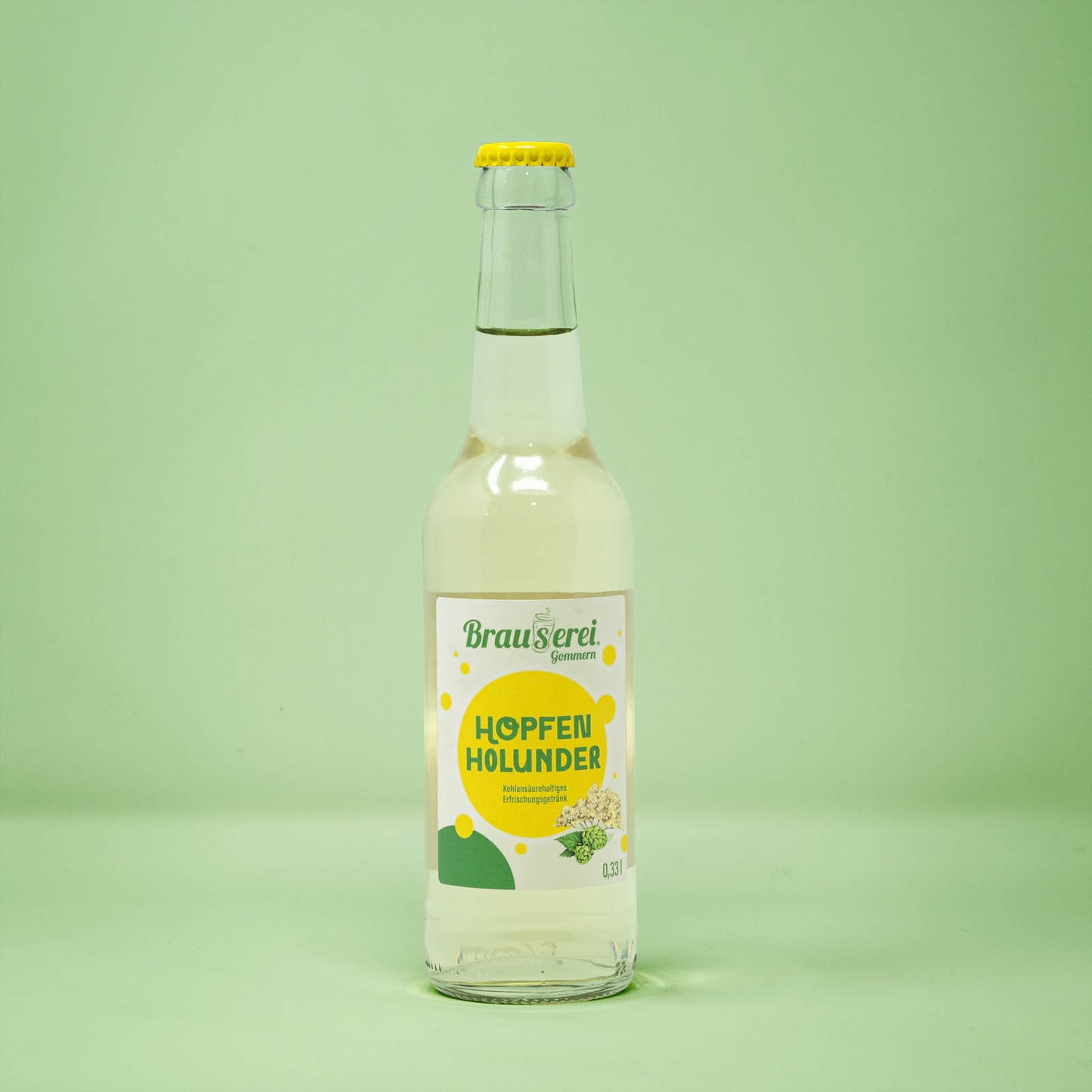 Frontalansicht von Hopfen-Holunder 330 Milliliter in einer Glasflasche mit Etikett.