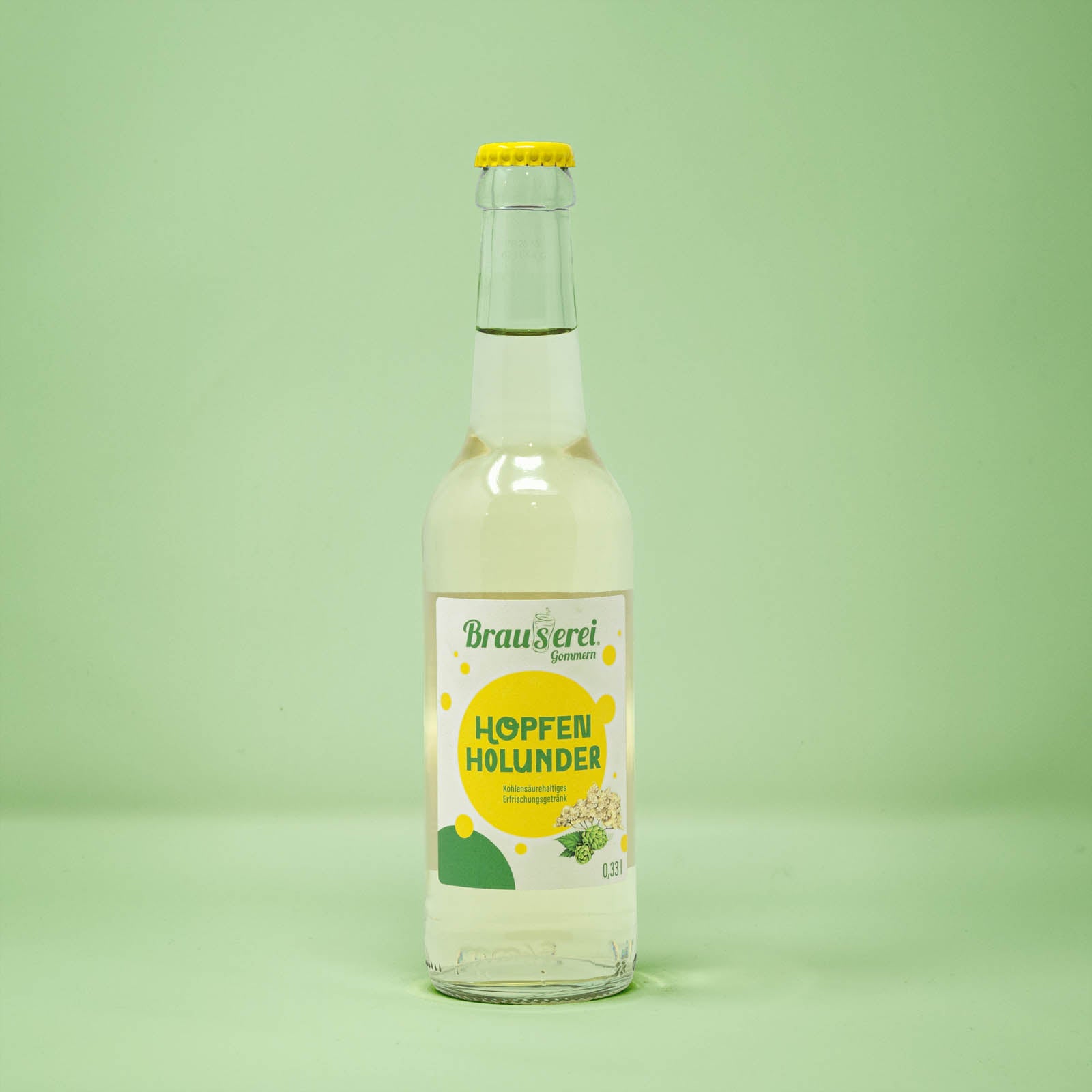 Frontalansicht von Hopfen-Holunder 330 Milliliter in einer Glasflasche mit Etikett.