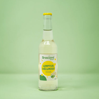 Frontalansicht von Hopfen-Holunder 330 Milliliter in einer Glasflasche mit Etikett.
