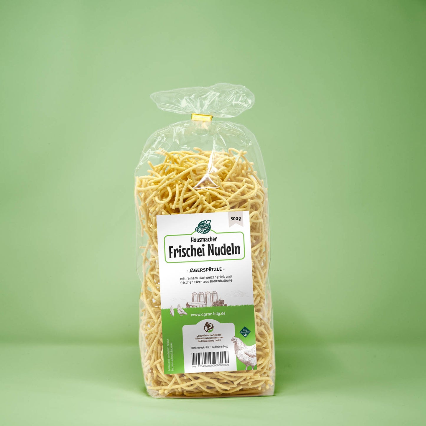 Frontalansicht von Hausmacher Frischei Nudeln Jaegerspaetzle 5000 Gramm in einer Plastiktüte mit Etikett.