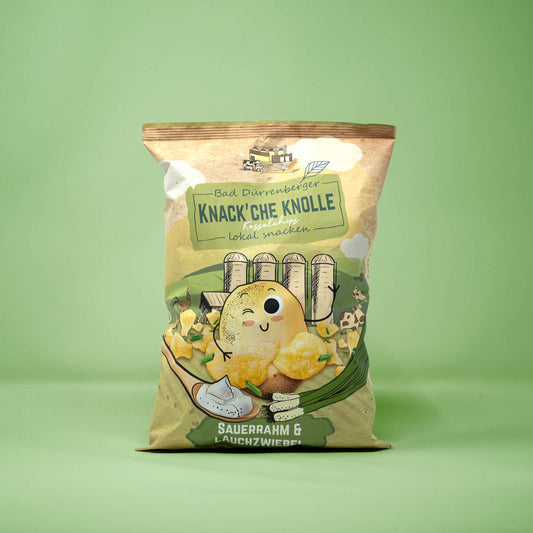 Frontalansicht von Bad Duerrenberger Kartoffelchips Sauerrahm und Lauchzwiebel 125 Gramm in einer Papiertüte.