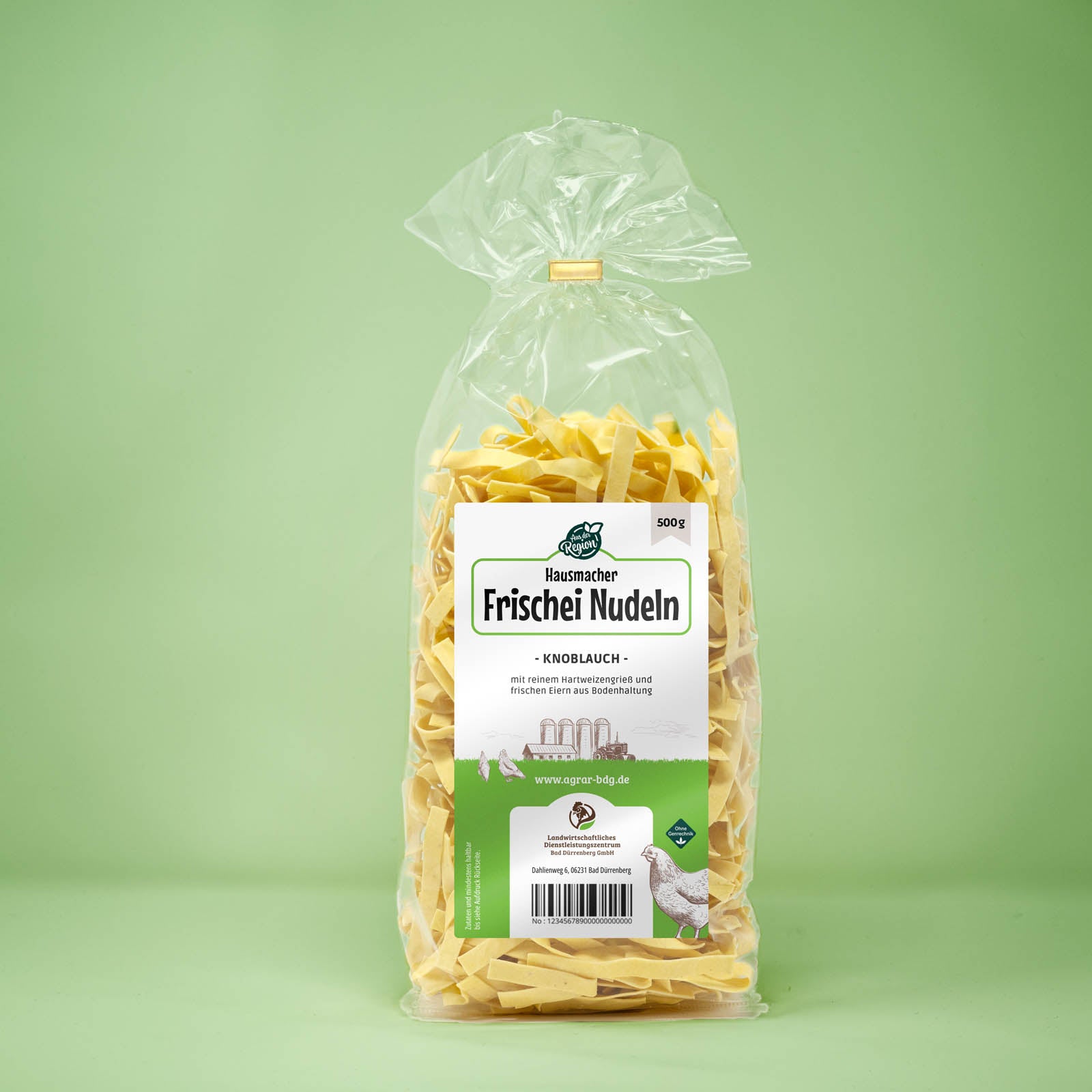 Frontalansicht von Hausmacher Frischei Knoblauch Nudeln 500 Gramm in einer Plastiktüte mit Etikett.