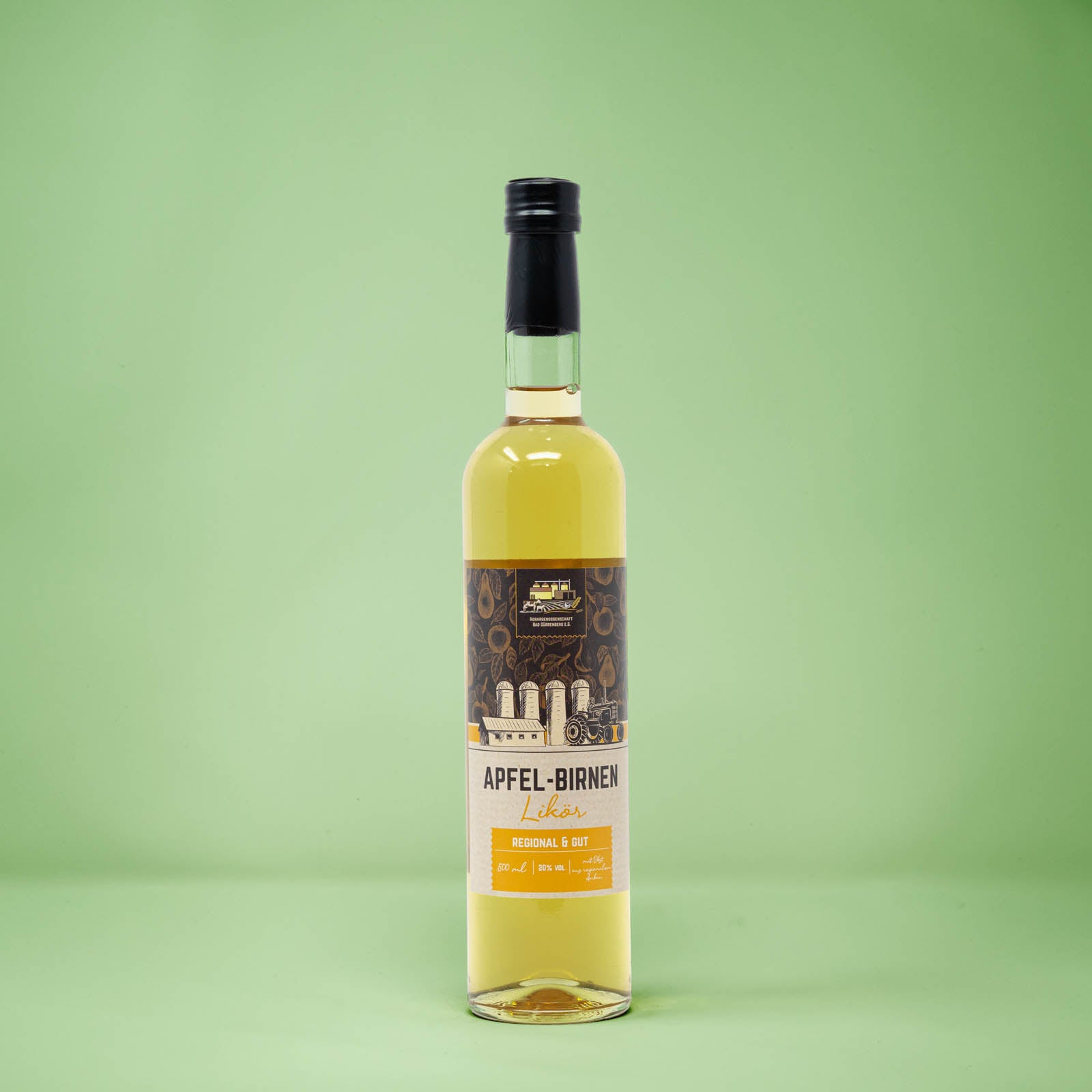 Frontalansicht von Apfel-Birnen Likoer 500 Milliliter in einer Glasflasche mit Etikett.