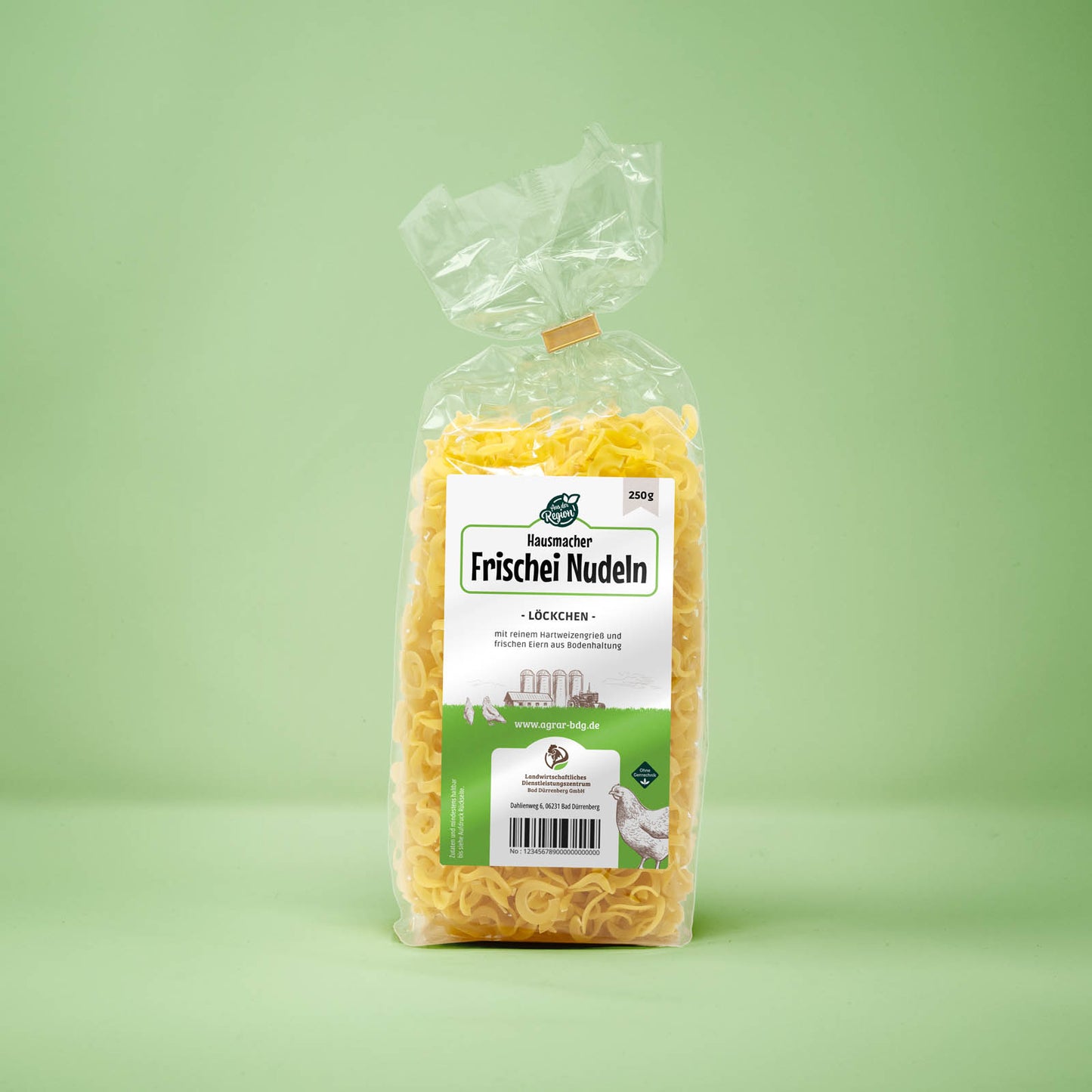 Frontalansicht von Hausmacher Frischei Loeckchen Nudeln 250 Gramm in einer Plastiktüte mit Etikett.