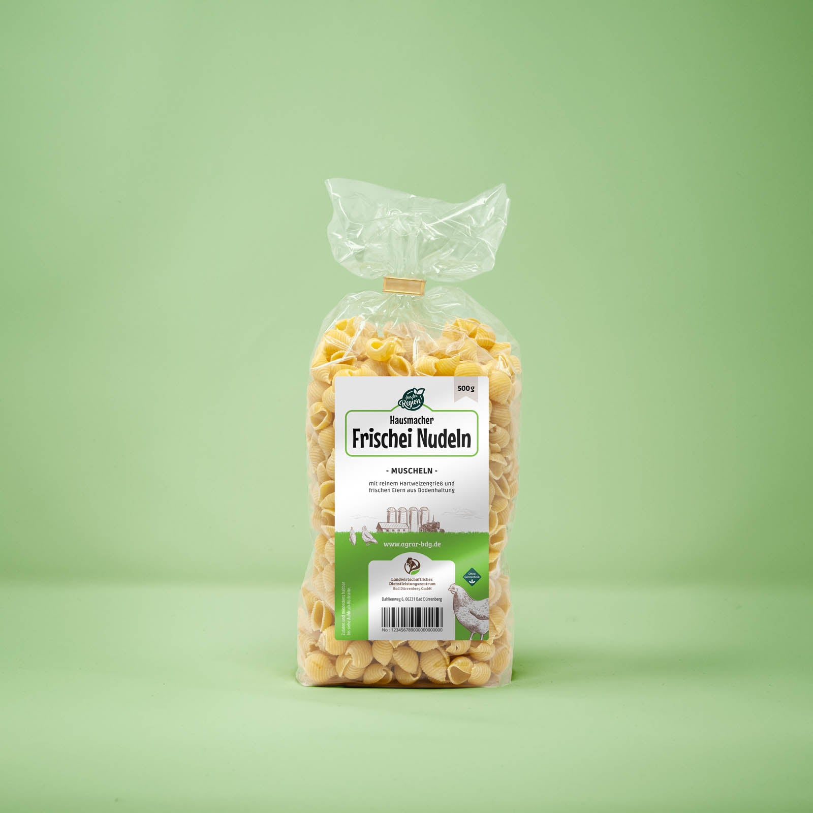 Frontalansicht von Hausmacher Frischei Muschel Nudeln 500 Gramm in einer Plastiktüte mit Etikett.