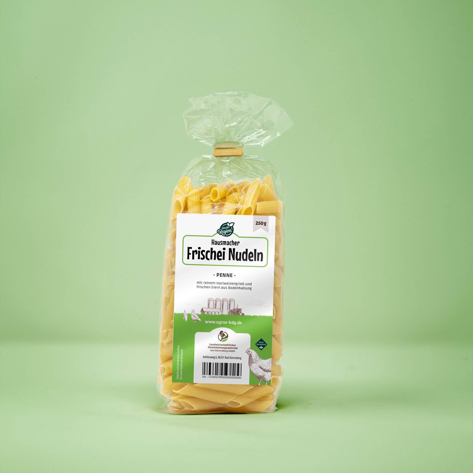 Frontalansicht von Hausmacher Frischei Nudeln Penne 250 Gramm in einer Plastiktüte mit Etikett.