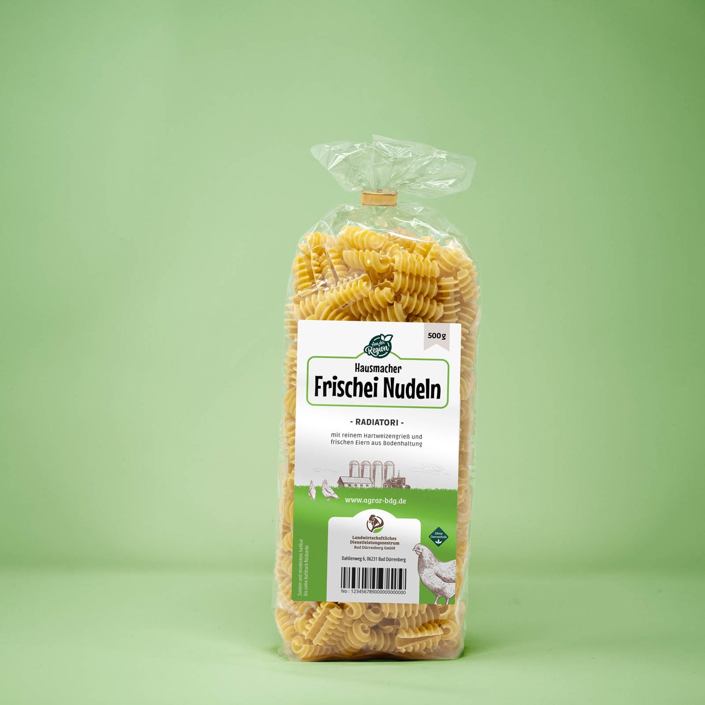 Frontalansicht von Hausmacher Frischei Radiatori Nudeln 500 Gramm in einer Plastiktüte mit Etikett.
