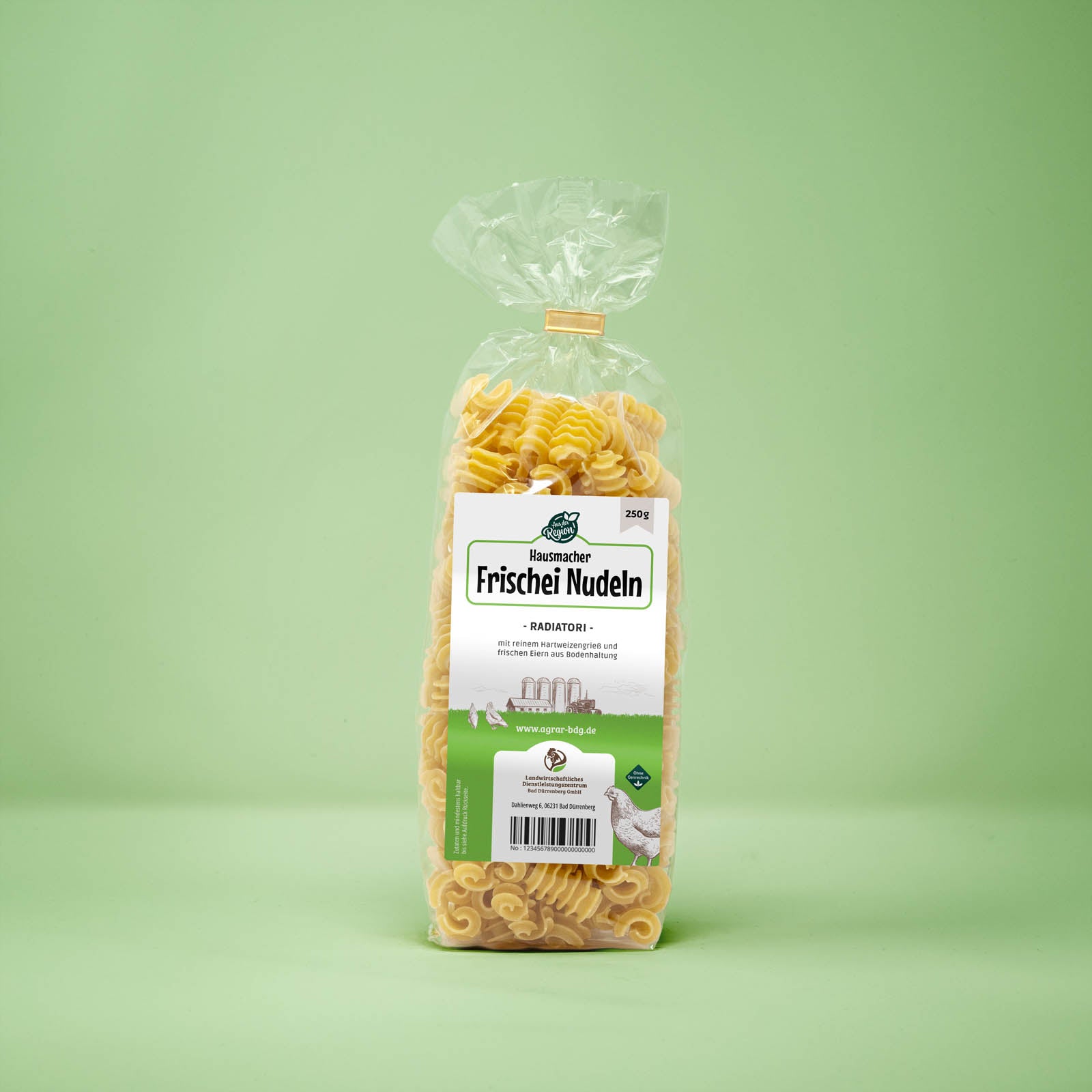 Frontalansicht von Hausmacher Frischei Radiatori Nudeln 250 Gramm in einer Plastiktüte mit Etikett.