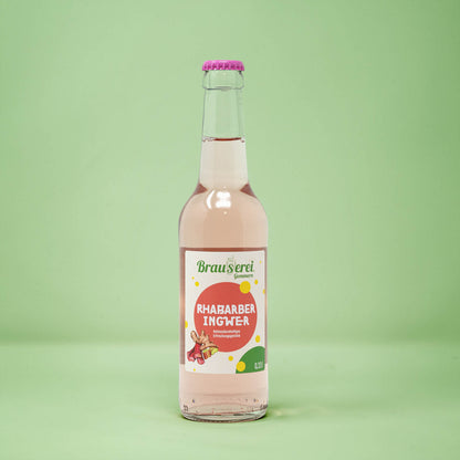 Frontalansicht von Rhababer-Ingewer Brause 330 Milliliter in einer Glasflasche mit Etikett.