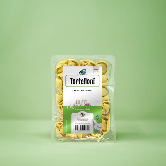Frontalansicht von Tortelloni Ricotta und Spinat 250 Gramm in einer Plastikverpackung mit Etikett.