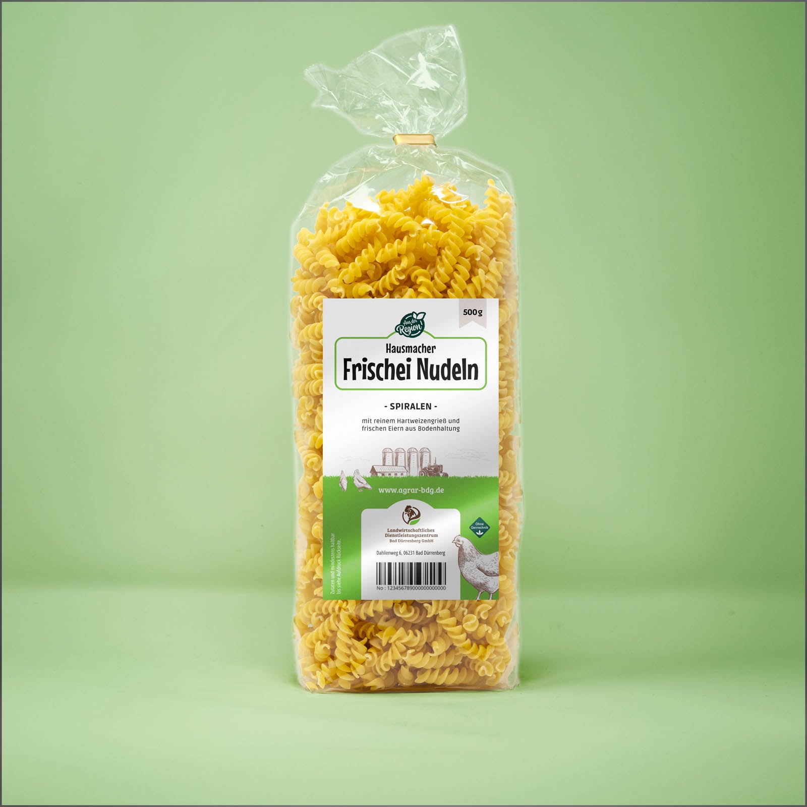 Frontalansicht von Hausmacher Frischei Spiralen Nudeln 500 Gramm in einer Plastiktüte mit Etikett.