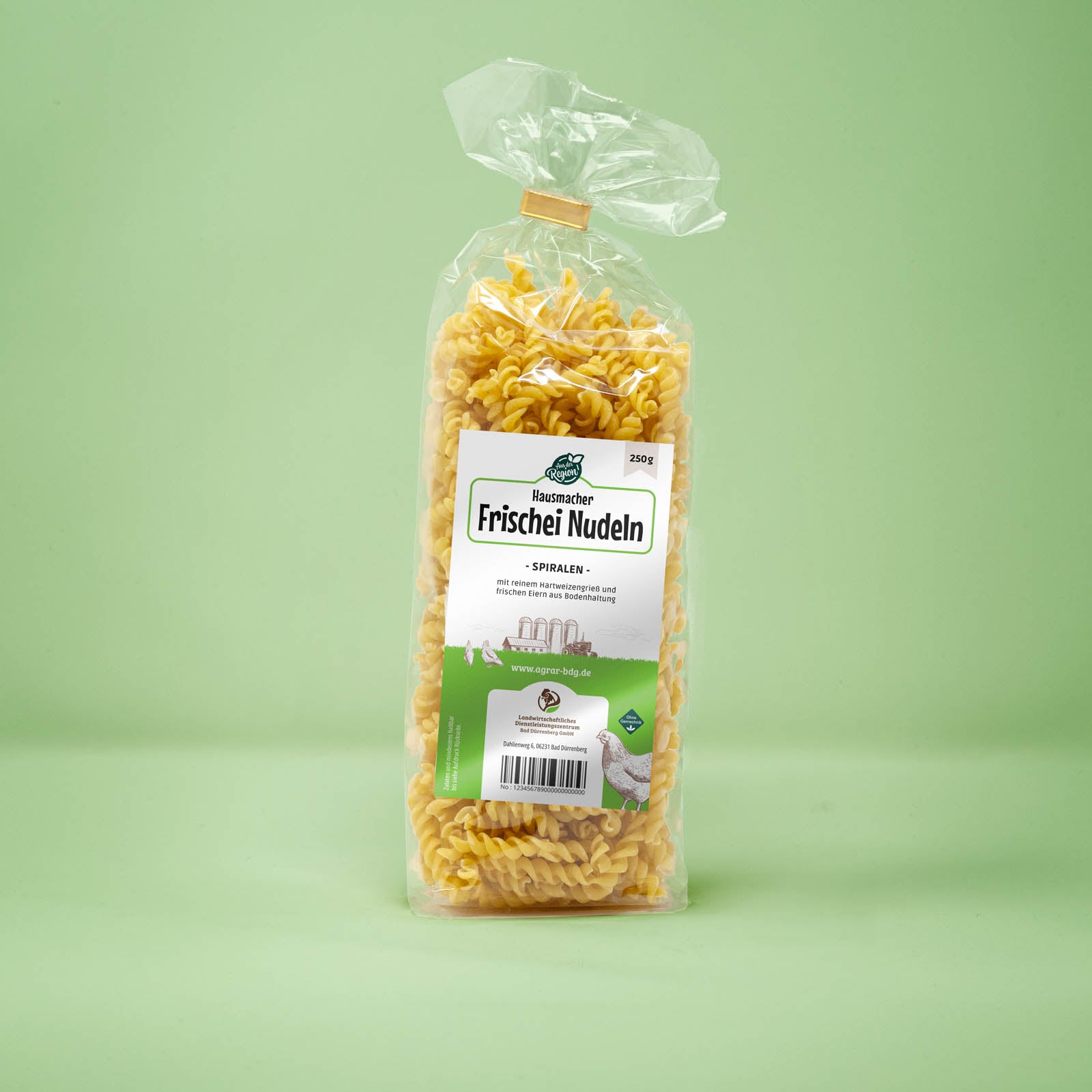 Frontalansicht von Hausmacher Frischei Spiralen Nudeln 250 Gramm in einer Plastiktüte mit Etikett.