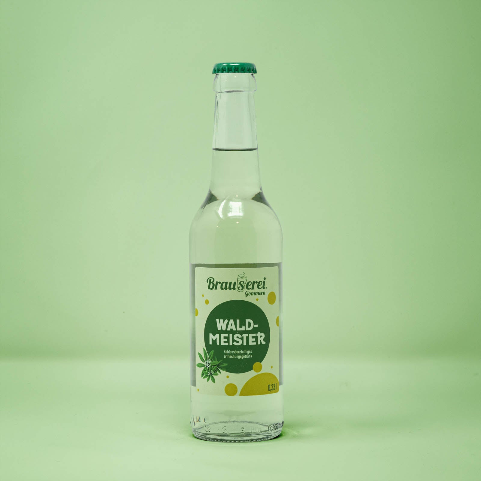 Frontalansicht von Waldmeister Brause 330 Milliliter in einer Glasflasche mit Etikett.