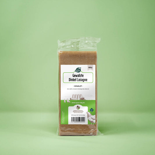 Frontalansicht von gewalzter Dinkel Lasagne 500 Gramm in einer Plastiktüte mit Etikett.